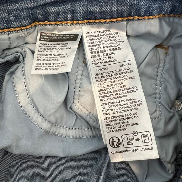 Levi's Classic Bootcut Jeans Womens 6 fits 31x31 Mid Rise Blue Light Wash - Picture 4 of 9